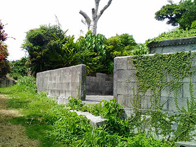 お墓の草刈り